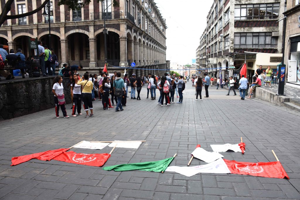 Antochistas bloquenado calle